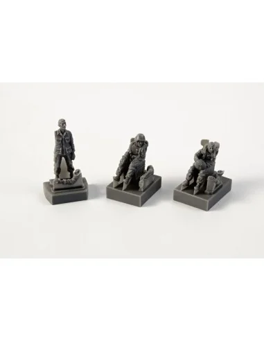 AH-1 Sitting pilots (2 figures)a. ground crew(1 figure) f.SpecialHo...