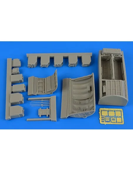 F-104G/S Starfighter electronics &ammuni -tion bay for Italeri, 1/3...