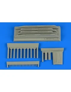 Su-17/22M3/M4 Fitter K covered chaff/fla dispensers for Kitty Hawk,...
