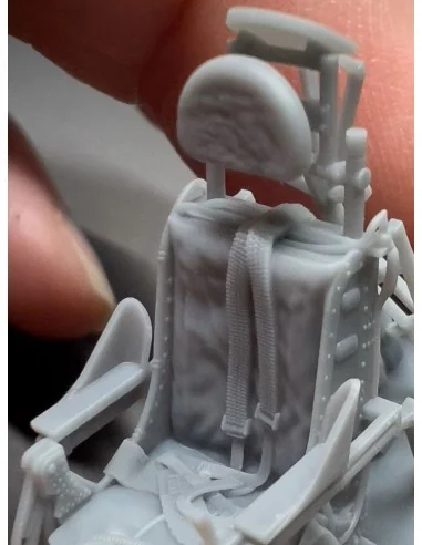 F-84F Thunderstreak ejection seat with seat belts, 1/48 - Art Scale...