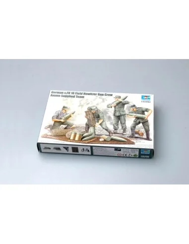 German Field Howitzer Gun Crew on carrying, 1/35 - Trumpeter 00426
