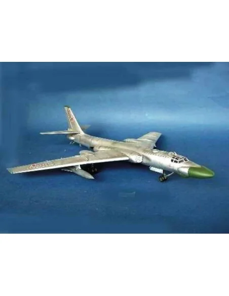 [NO_DESC] Tupolev Tu-16K 10 Badger, 1/72 - Trumpeter 01613