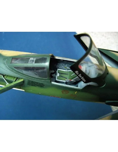 [NO_DESC] Republic F-105 D Thunderchief, 1/32 - Trumpeter 02201