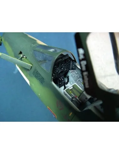 Republic F-105 D Thunderchief, 1/32 - Trumpeter 02201