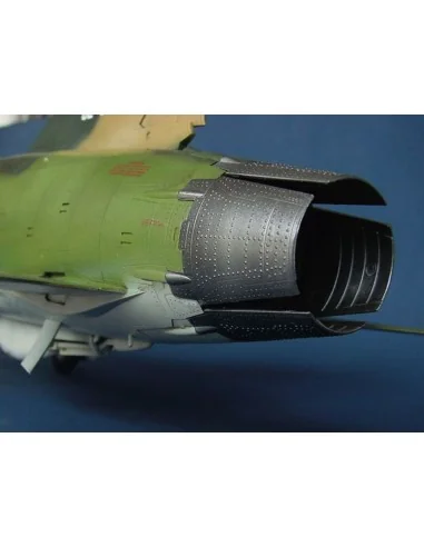 [NO_DESC] Republic F-105 G Wild Weasel, 1/32 - Trumpeter 02202