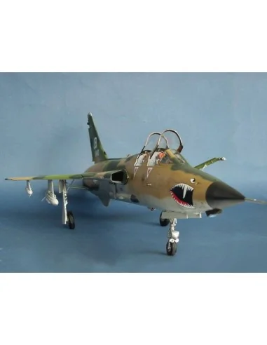 [NO_DESC] Republic F-105 G Wild Weasel, 1/32 - Trumpeter 02202