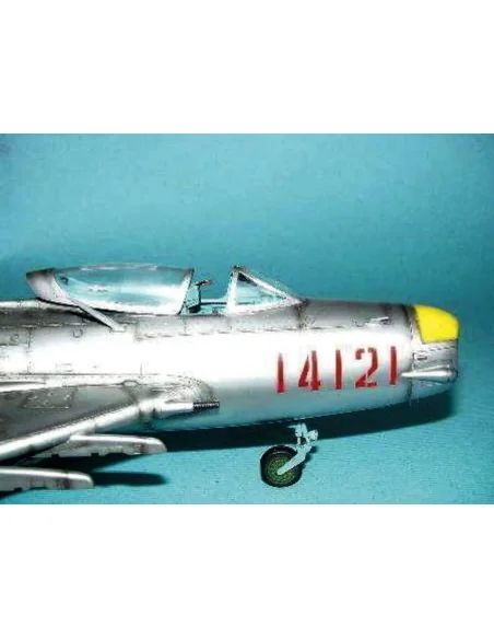 MiG-19 PM Farmer E/Shenyang F-6B, 1/32 - Trumpeter 02209