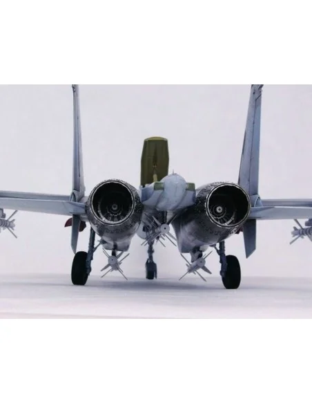 Sukhoi Su-27 Flanker B, 1/32 - Trumpeter 02224
