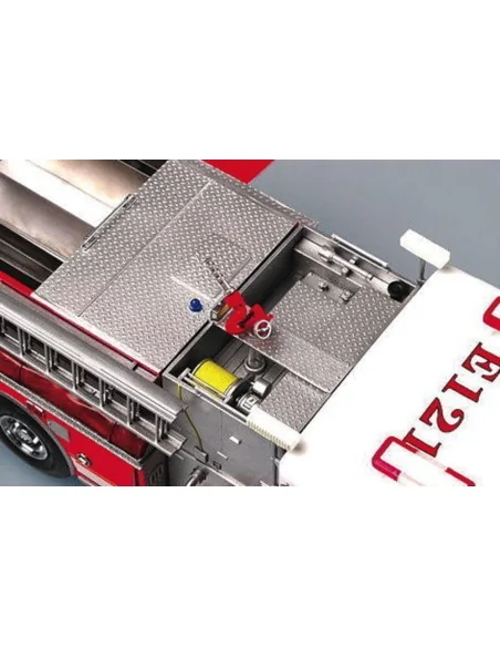 [NO_DESC] American LaFrance Eagle Fire Pumper 2002, 1/25 - Trumpete...