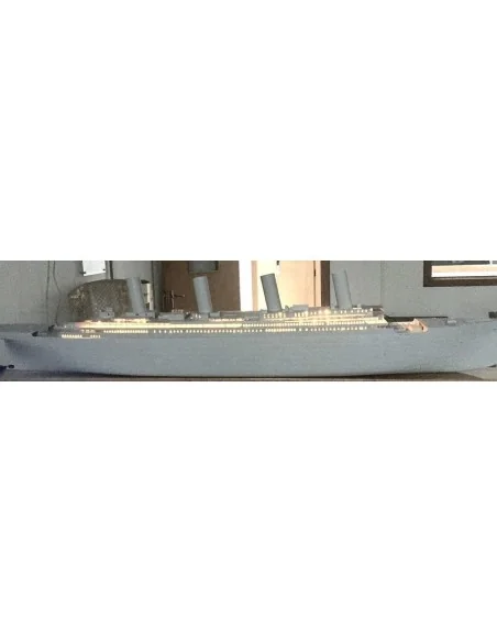 Titanic + LED Lights, 1/200 - Trumpeter 03719