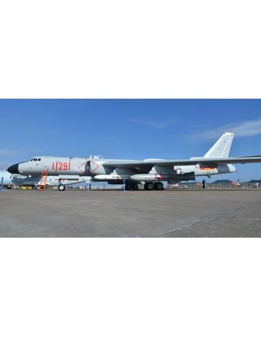 Xian H-6K Stratedgic Bomber, 1/144 - Trumpeter 03930
