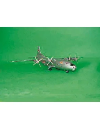 Antonov An-12 BK Cub, 1/100 - Trumpeter 04001