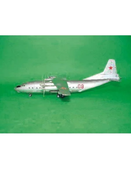 Antonov An-12 BK Cub, 1/100 - Trumpeter 04001