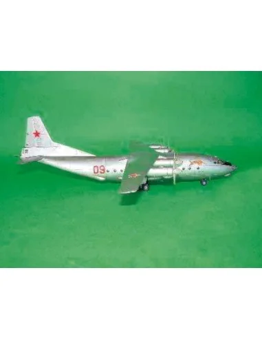 [NO_DESC] Antonov An-12 BK Cub, 1/100 - Trumpeter 04001