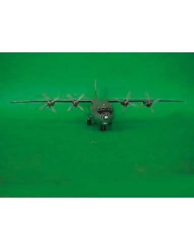 [NO_DESC] Antonov An-12 BK Cub, 1/100 - Trumpeter 04001