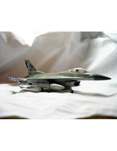 F-16C-40 Aviano A.B., 1/72 - Mistercraft D-90
