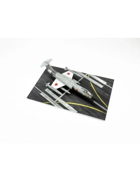 Modern NATO Airfield Type 2 250x160mm (Universal), 1/72 - Red Fox S...