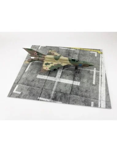 Modern NATO Airfield Type 8 380x320mm (Universal), 1/48 - Red Fox S...