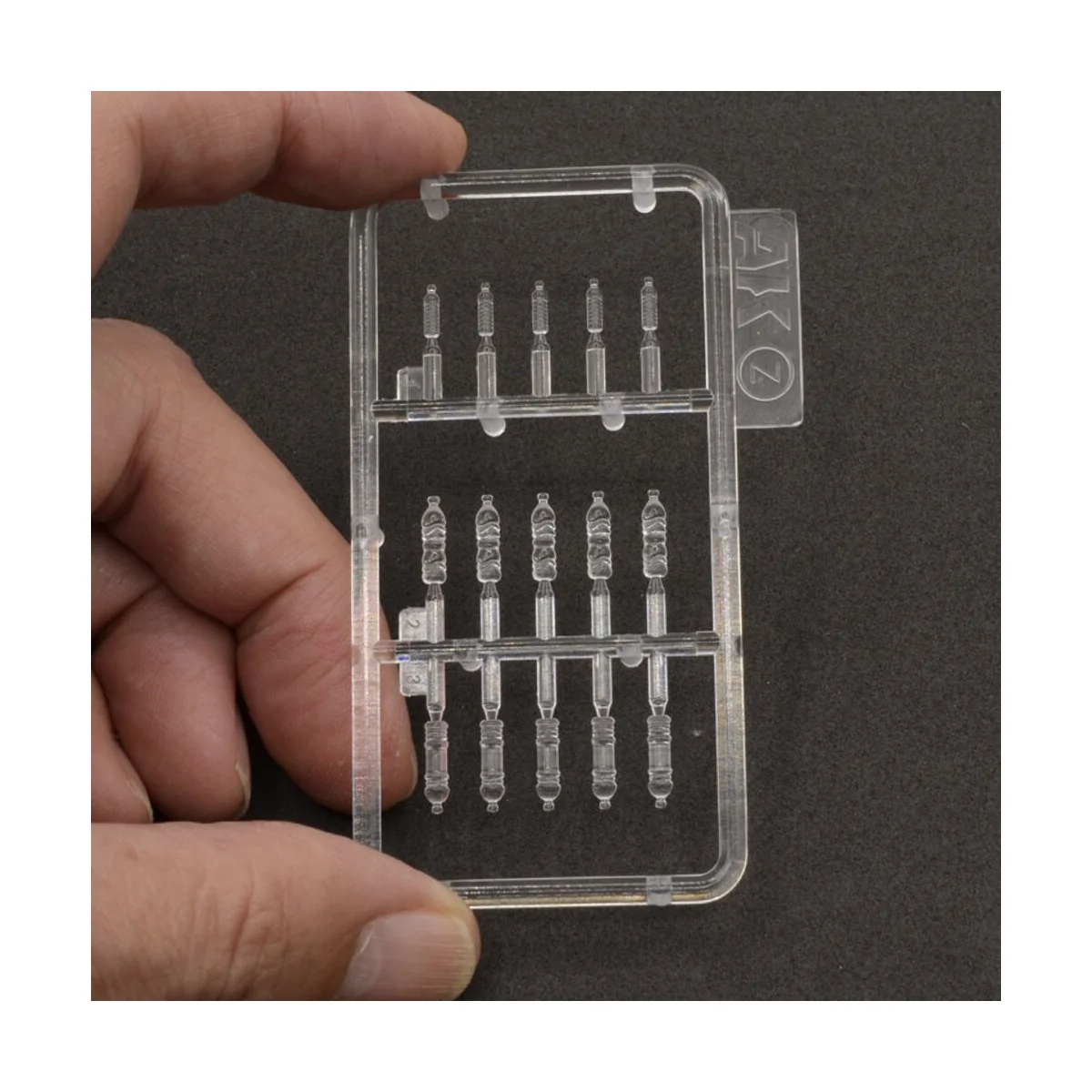 BOTTLES & CANS 1/35 - AK Interactive AK35018