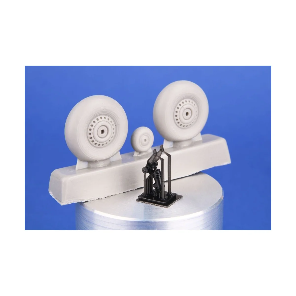 Vickers Wellington Mainwheels and Tailwheel w/Leg for Special Hobby...