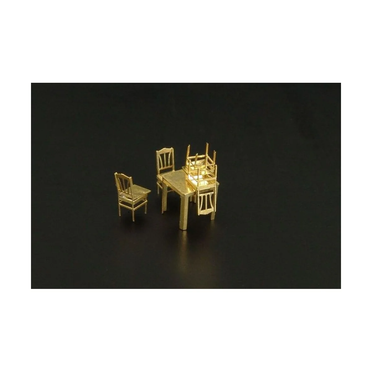 Table and chairs, 1/144 - Brengun BRL144028