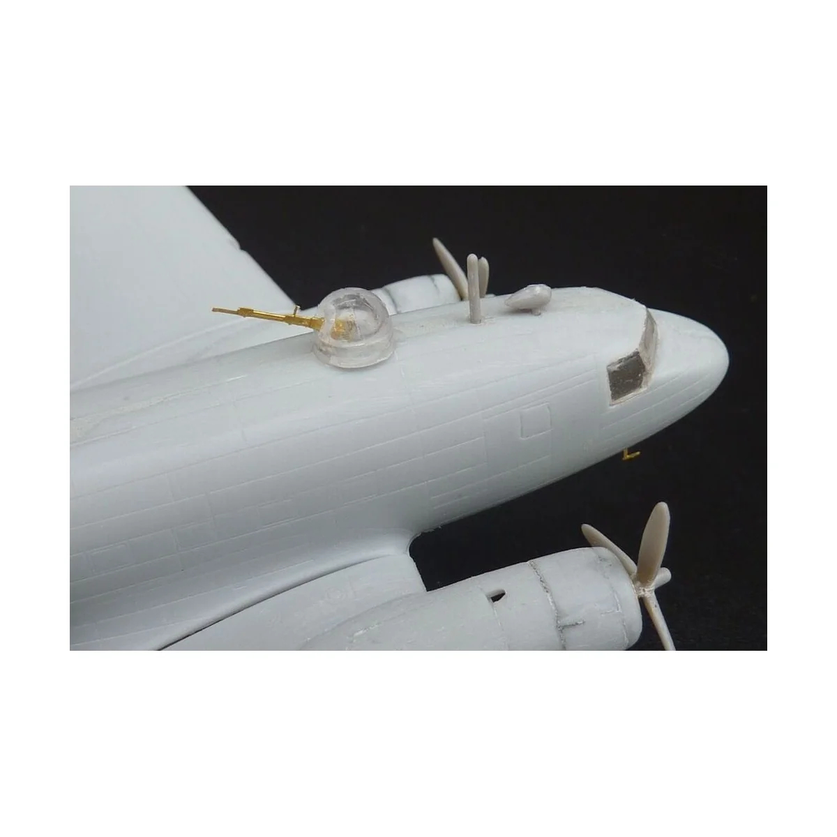 Douglas C-47- Lisunov Li-2, 1/144 - Brengun BRL144071