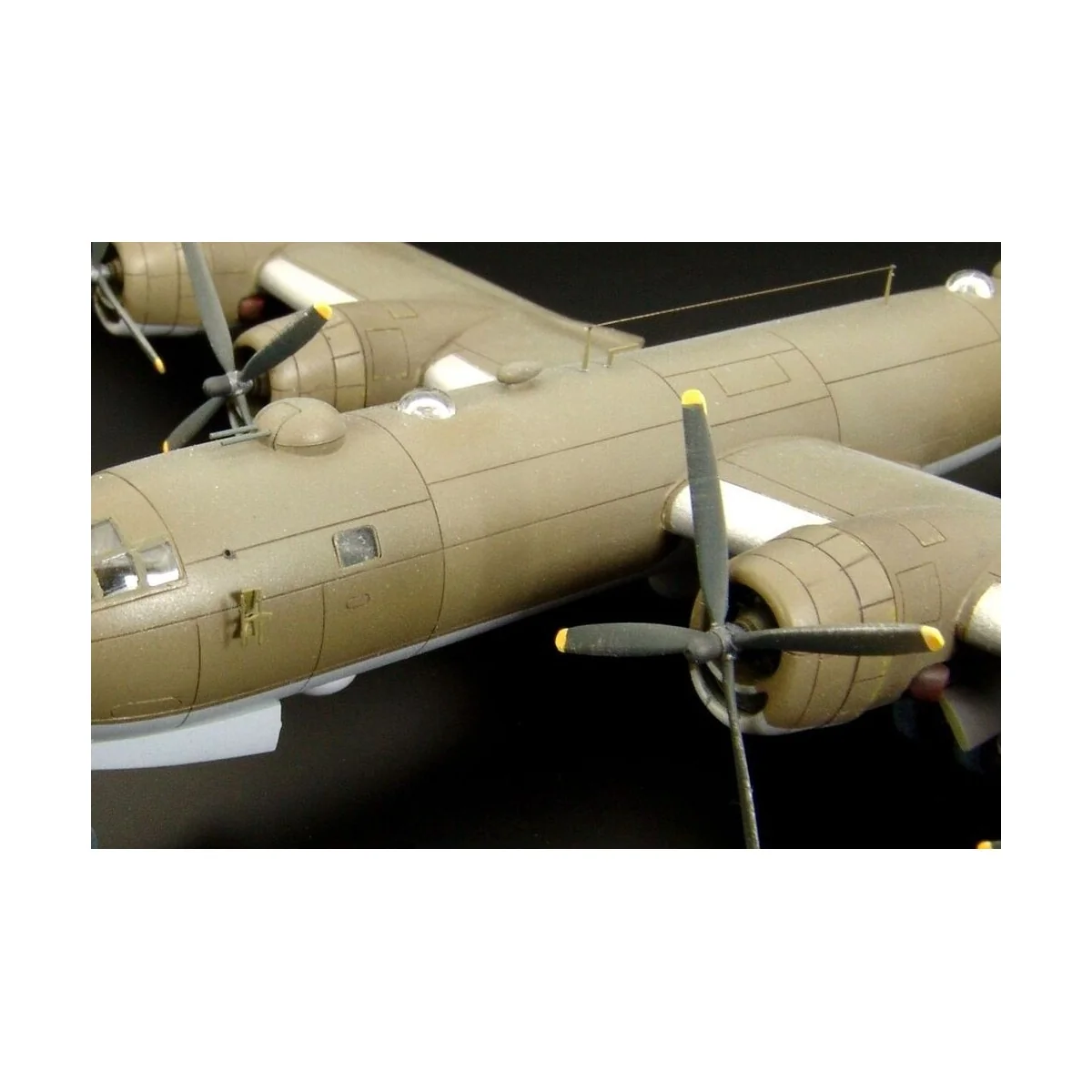 B29 antenas and AN-APQ-13 radar, 1/144 - Brengun BRL144077 B29 antenas and AN-APQ-13 radar, 1/144 - Brengun BRL144077