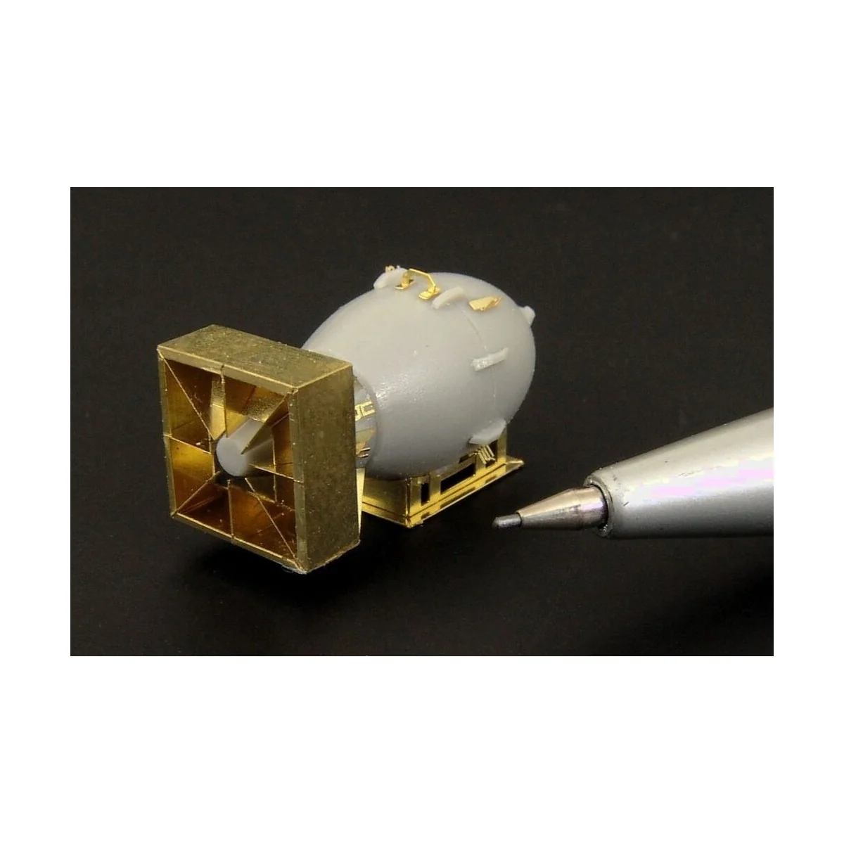 Fat Man - A bomb, 1/144 - Brengun BRL144079