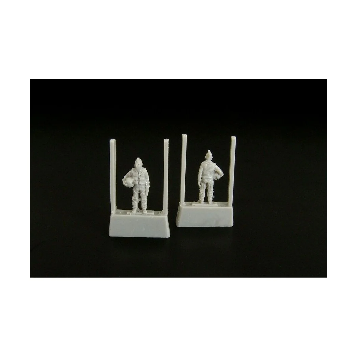 U S modern pilot (2 pcs ), 1/144 - Brengun BRL144082