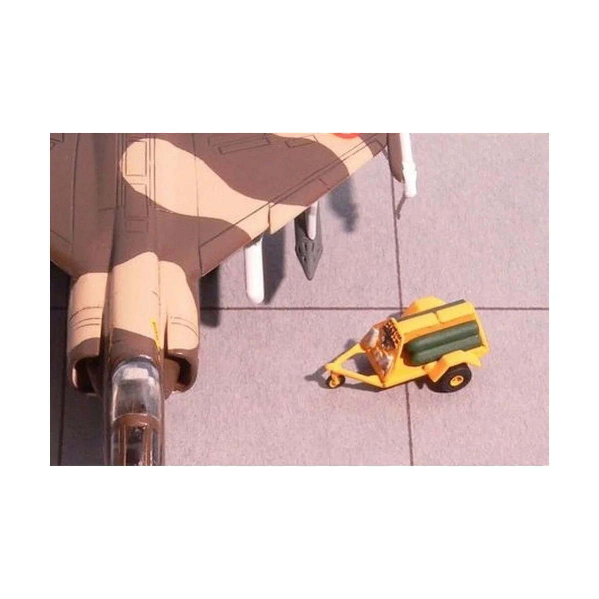 U S NAVY Oxygen cart (2pcs), 1/144 - Brengun BRS144008 U S NAVY Oxygen cart (2pcs), 1/144 - Brengun BRS144008