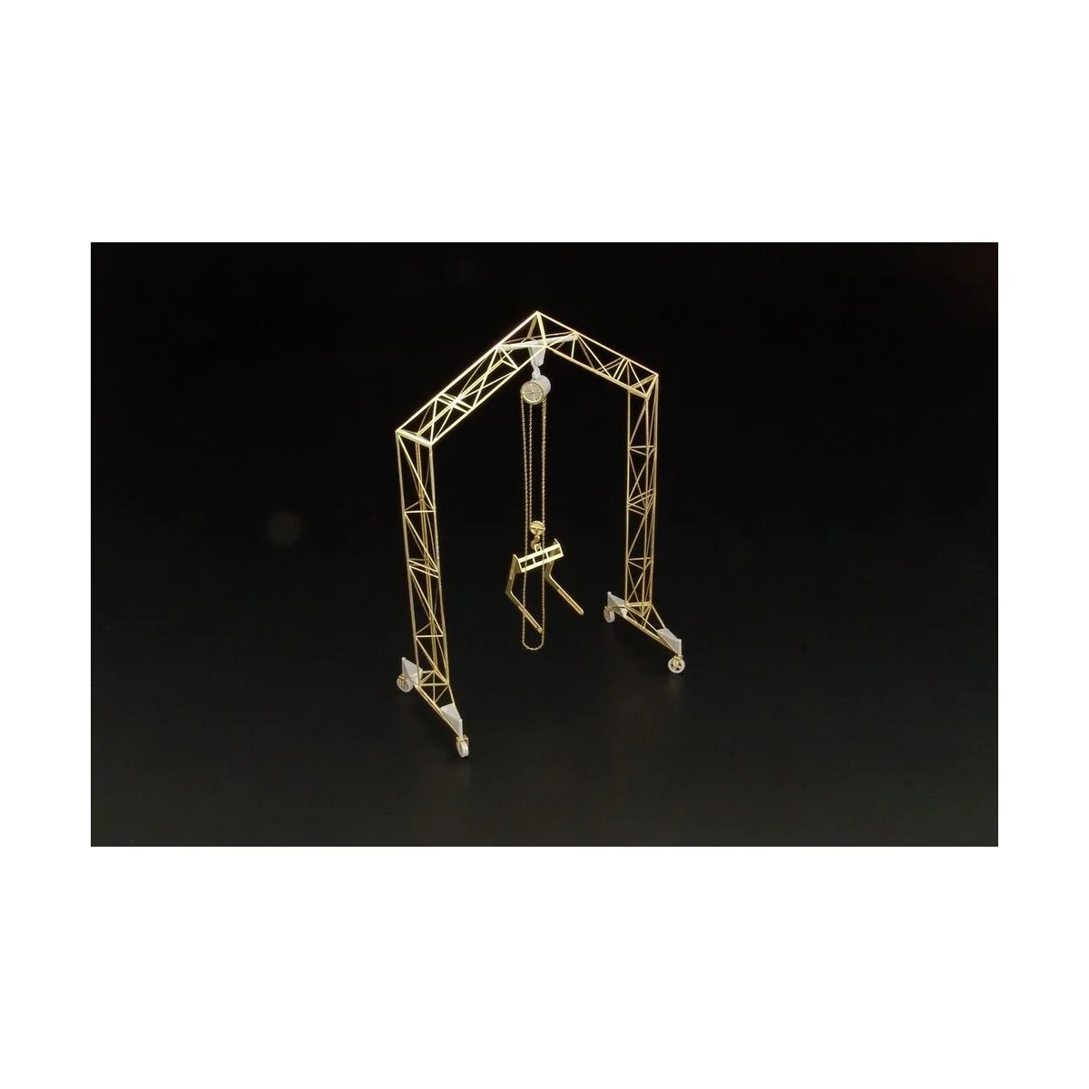 German airfield portal crane - Brengun BRS72006