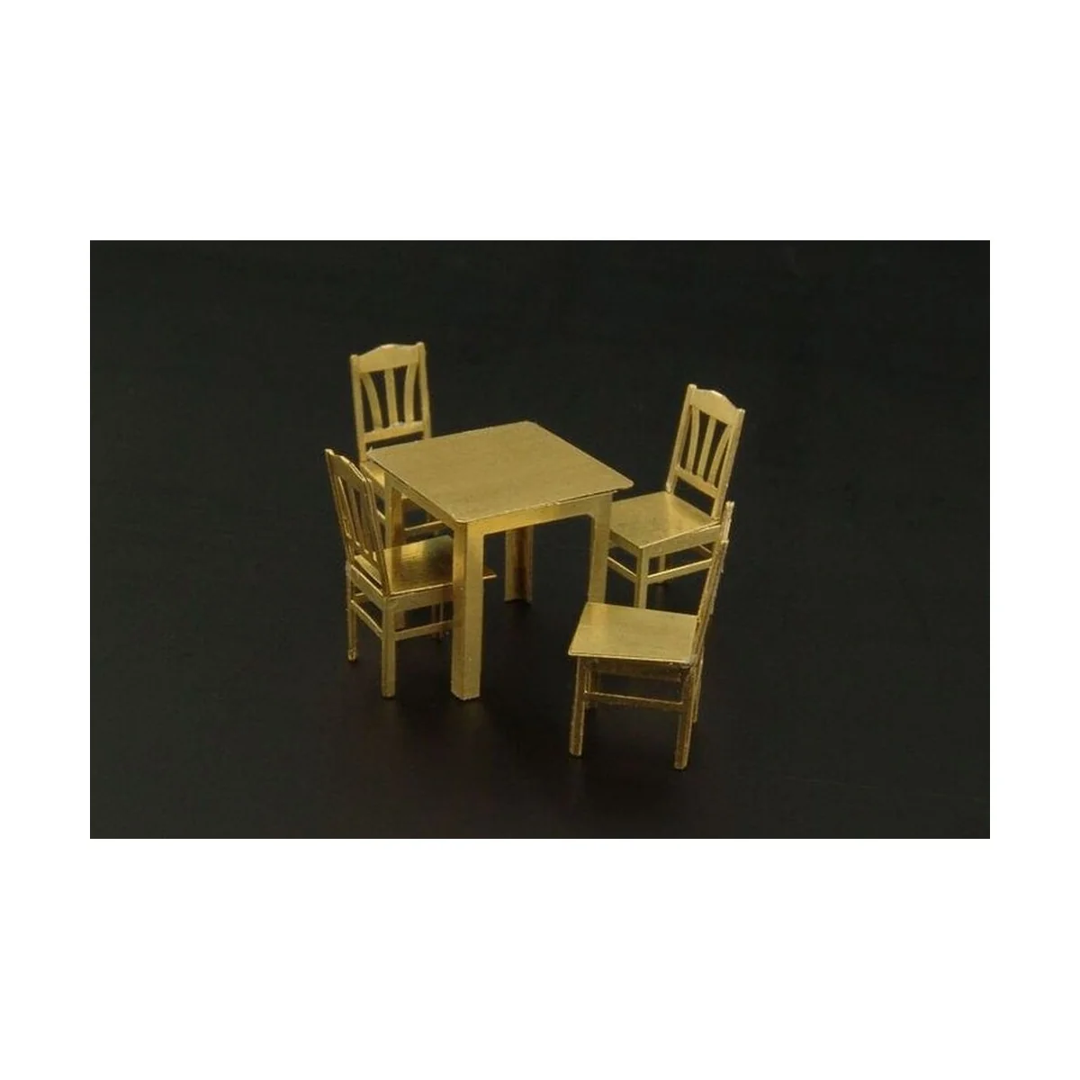 Table and chairs, 1/72 - Brengun BRL72013