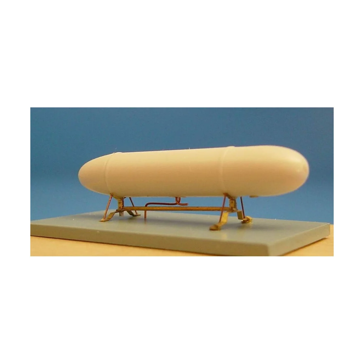 British 50gal fuel tank w-rack - Brengun BRL48001