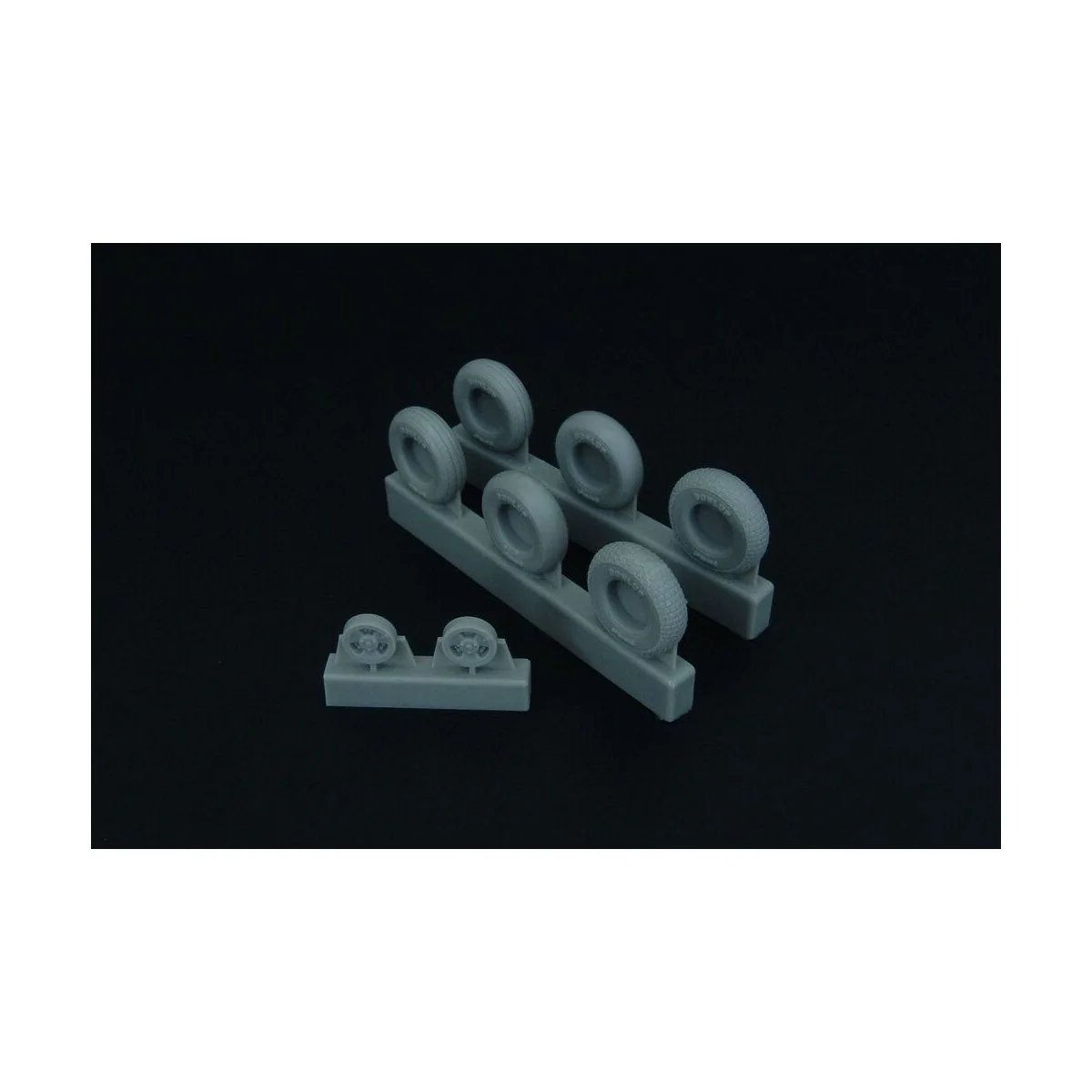 Spitfire 4 spoke wheels set (3 types of tires) - Brengun BRL48097