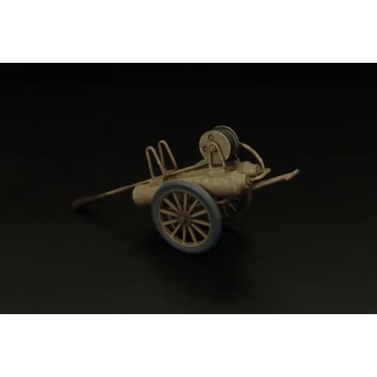 Japanese airfield fire extinguisher - Brengun BRL32026