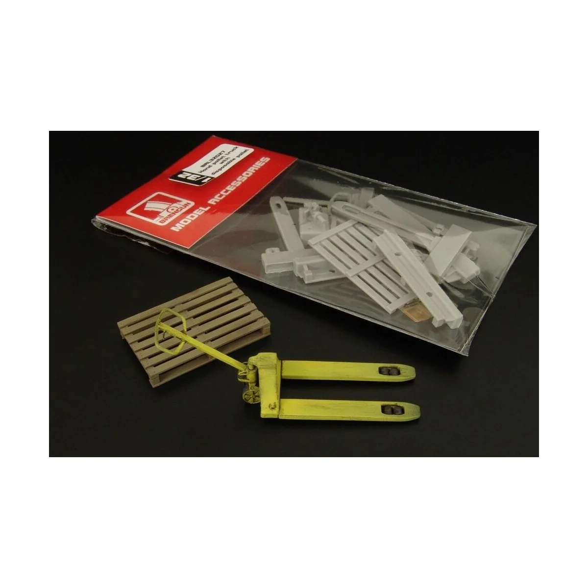 Pallet truck w- palette, 1/32 - Brengun BRL32027