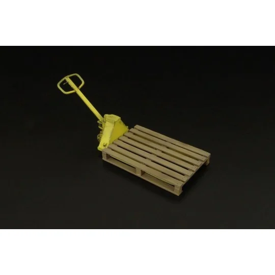 Pallet truck w- palette, 1/32 - Brengun BRL32027