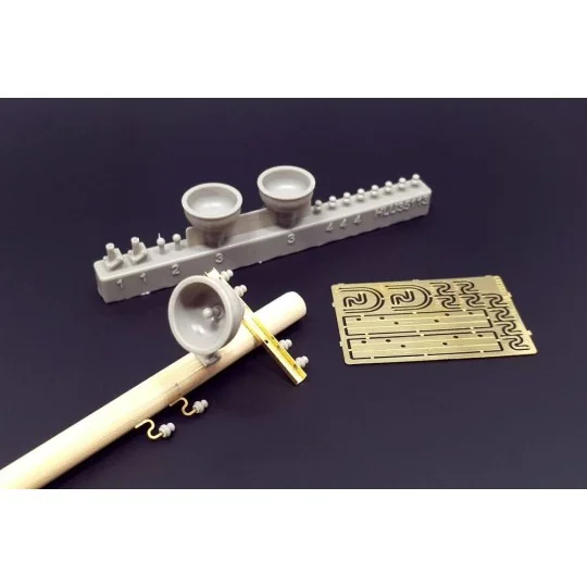 Lamps and telegraph insulators, 1/35 - Hauler HLU35113