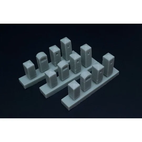 Stone bollards, 1/48 - Hauler HLX48397