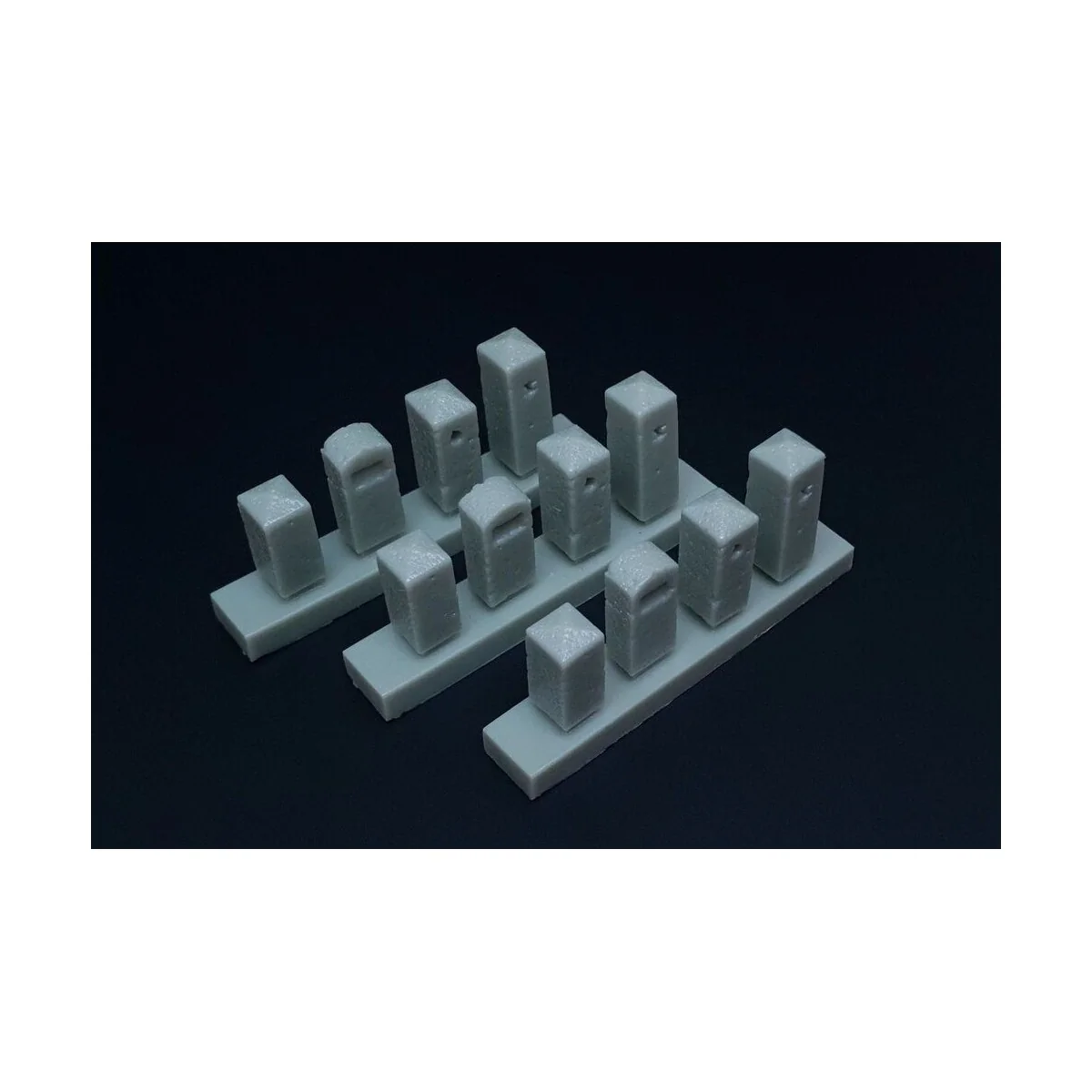 Stone bollards, 1/48 - Hauler HLX48397