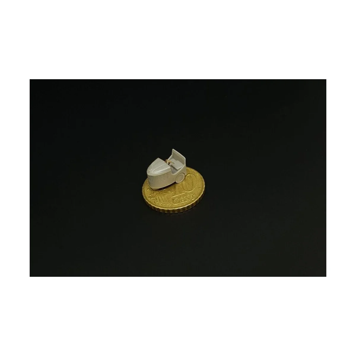 UK Flight Deck Tractor Clarkat type B, 1/144 - Brengun BRS144054