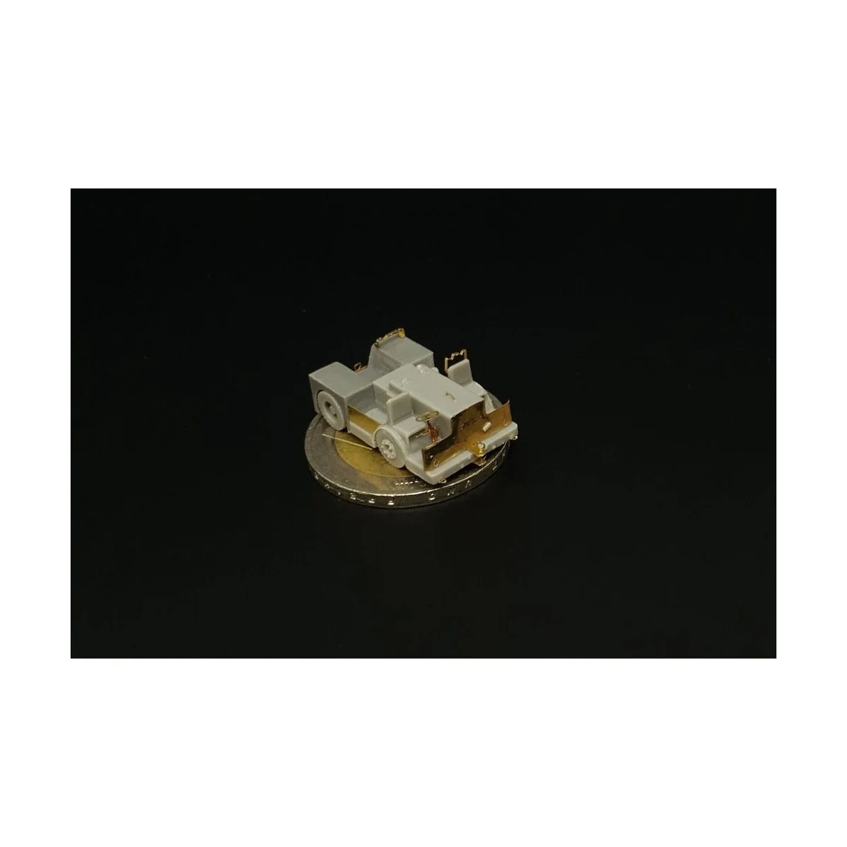 UK Flight Deck Tractor Tugmaster - Brengun BRS144055