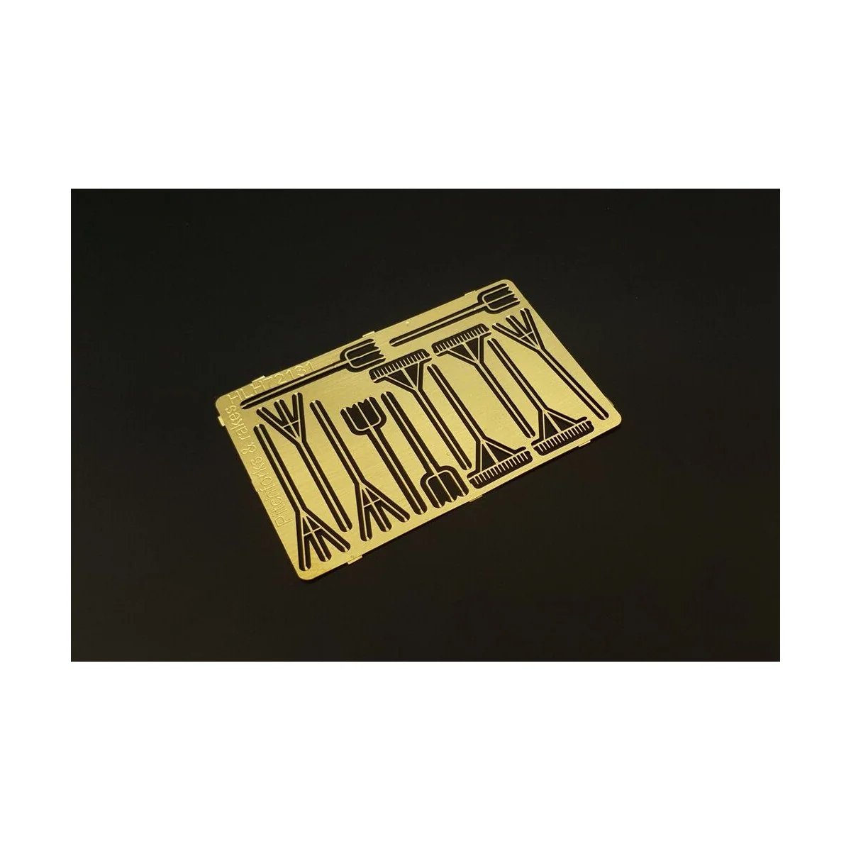 Pitchforks and rakes, 1/72 - Hauler HLH72131 Pitchforks and rakes, 1/72 - Hauler HLH72131