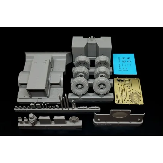 UK Flight Deck Tractor Tugmaster, 1/32 - Brengun BRL32052