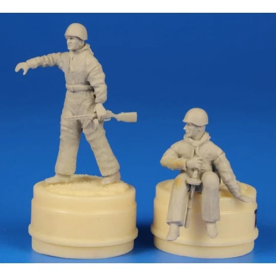 Soviet Tank Desant Troops,part 2(2 Figur for a T-34 and another tan...