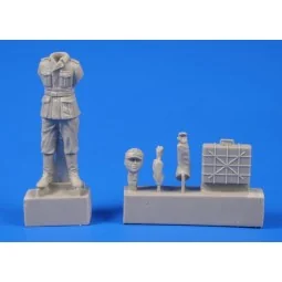 German WWII Soldier with Grenade Case - CMK 129-F48302