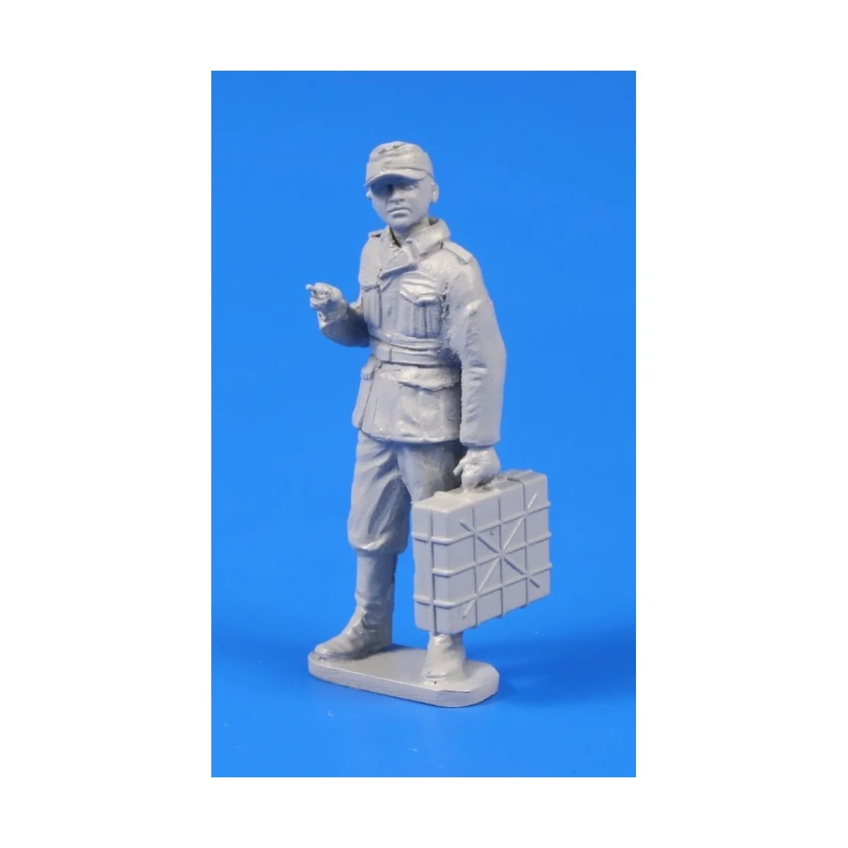 German WWII Soldier with Grenade Case - CMK 129-F48302