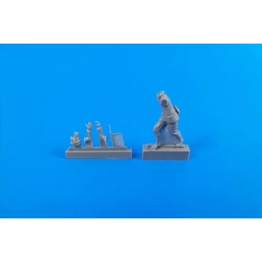 German WWII Motocycle Rider (pushing his machine)for Tamiya BMW kit... German WWII Motocycle Rider (pushing his machine)for Tamiya BMW kit...