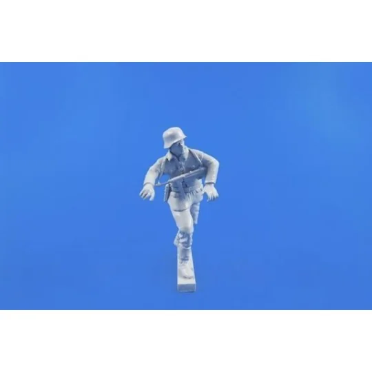 German WWII Motocycle Rider (pushing his machine)for Tamiya BMW kit... German WWII Motocycle Rider (pushing his machine)for Tamiya BMW kit...