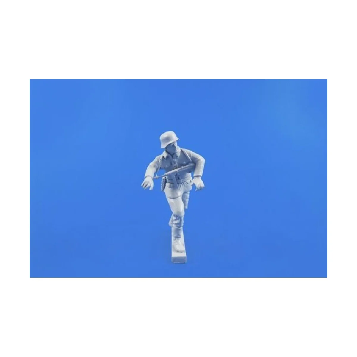 German WWII Motocycle Rider (pushing his machine)for Tamiya BMW kit... German WWII Motocycle Rider (pushing his machine)for Tamiya BMW kit...